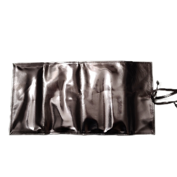 VASANTI COSMETICS Curated 4pc Face Brush Set + Brush Roll - Picture 5 of 9